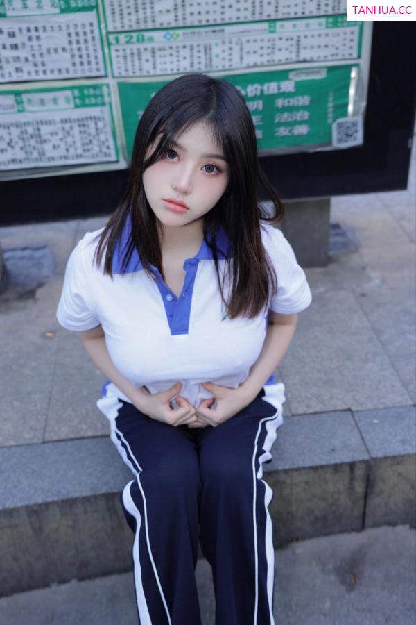 豆瓣酱  [XiuRen]高清写真图 2024.01.19 No.7994 豆瓣酱 制服美臀第9张图片